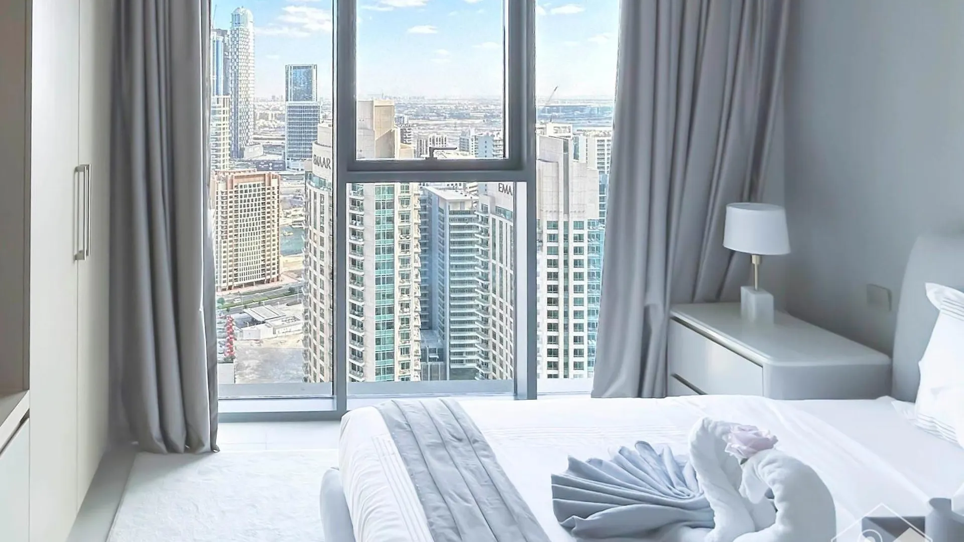 Burj Royale Luxury One-Bedroom With City Views Dubai