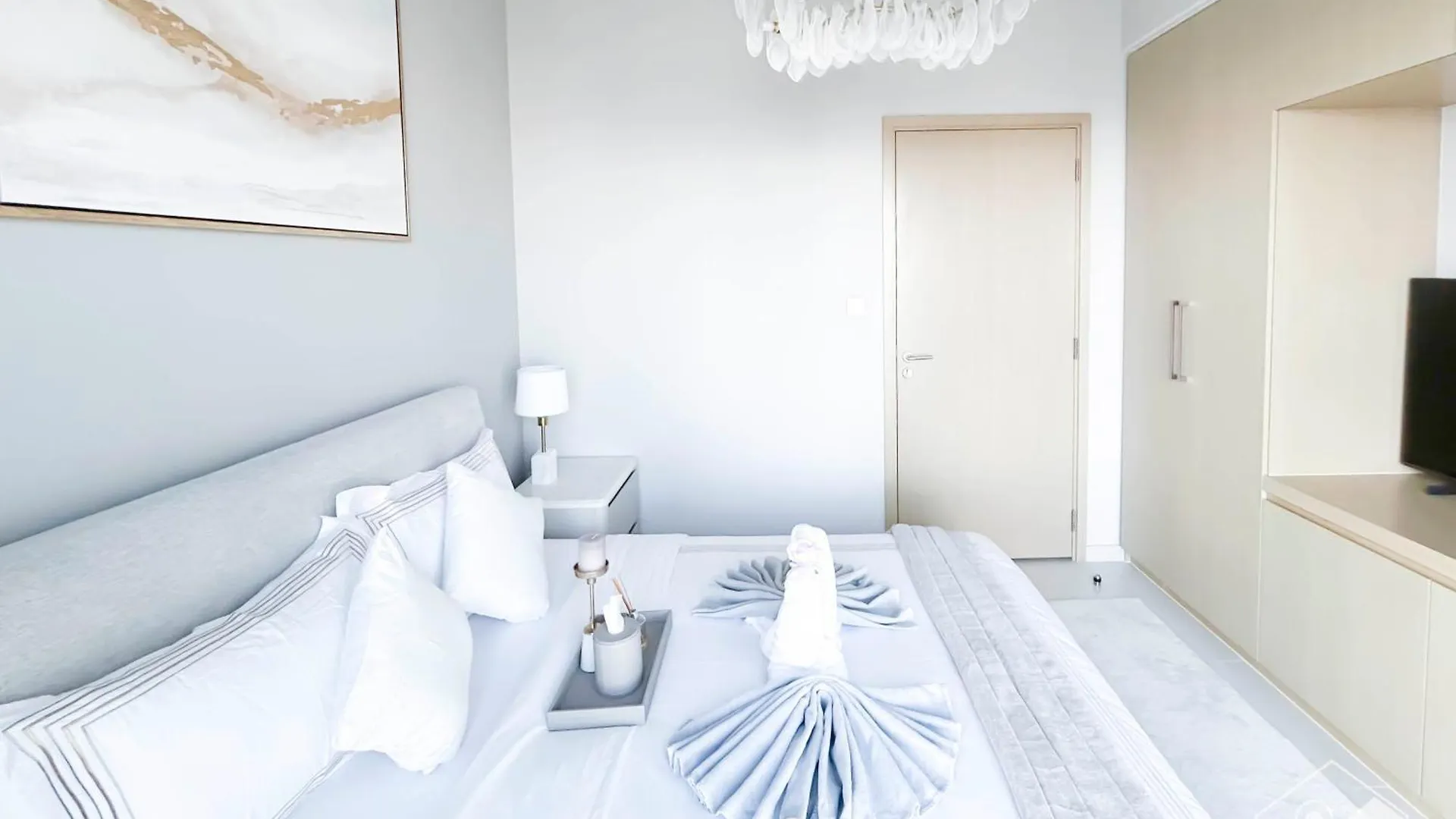 Apartment Burj Royale Luxury One-Bedroom With City Views Dubai