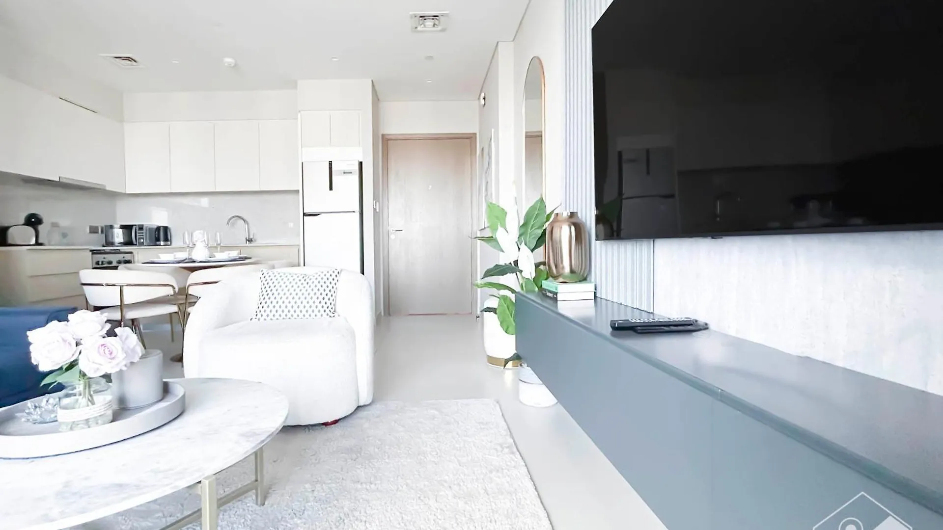 Burj Royale Luxury One-Bedroom With City Views Dubai Apartment